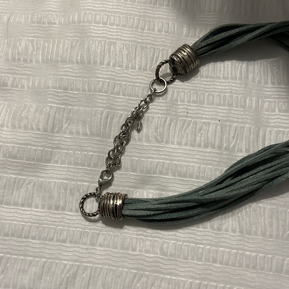 Necklace, beads and leather - Picture 5 of 5